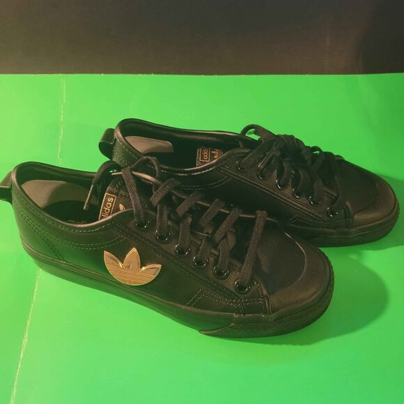 Athletic_Shoes